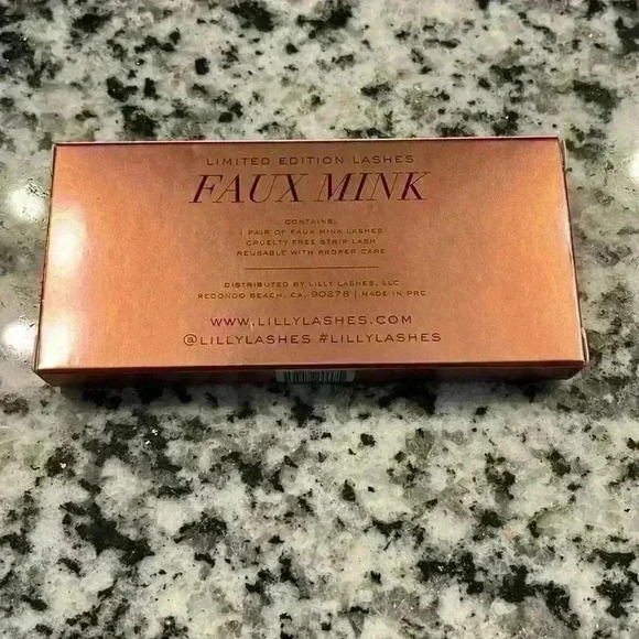 Lilly lashes - Picture 3 of 3